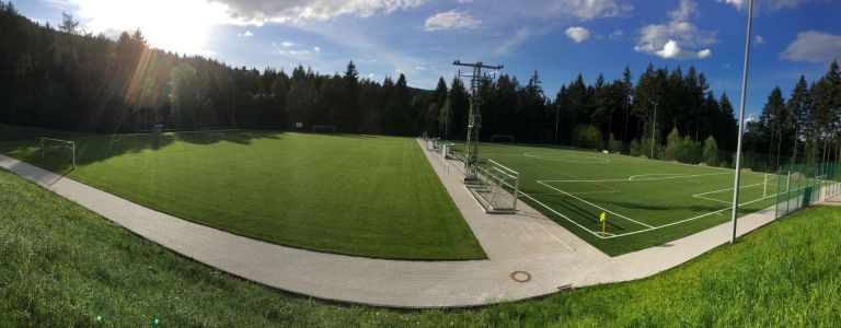 Sportanlage SVS mit Rasen- und Kunstrasenplatz