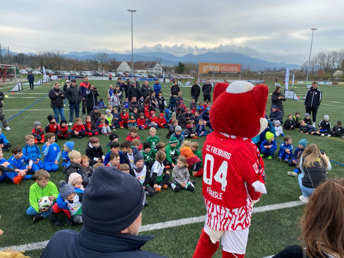 DFB und Volkswagen mit Ihrer Kinderfußballtour