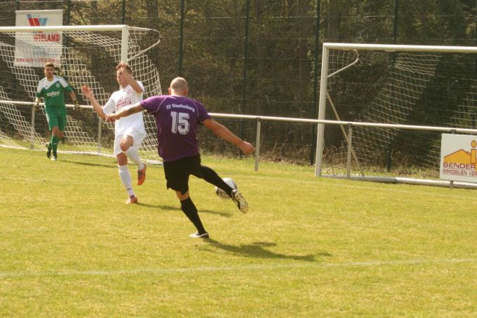 Gerstner auf dem Weg zum "Tor des Monats" zum 1:0