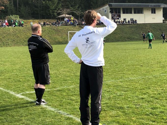 Trainer S.Schmeiser und M.Kast mit skeptischen Blicken