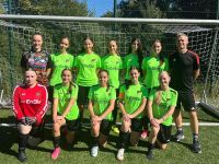 Energiegeladen und umweltbewusst: EnBW unterstützt B-Juniorinnen mit neuen Fußball-Trikots